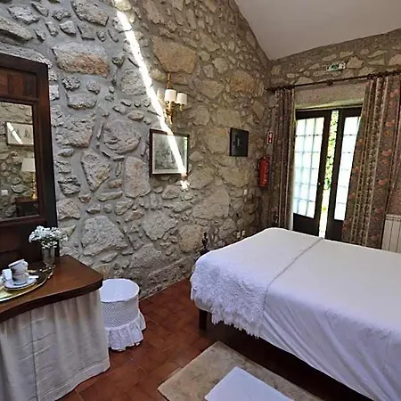 Alojamento de Acomodação e Pequeno-almoço Casa Do Ameal 4*